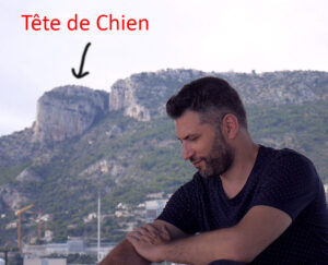 „Tête de Chien“ Monake